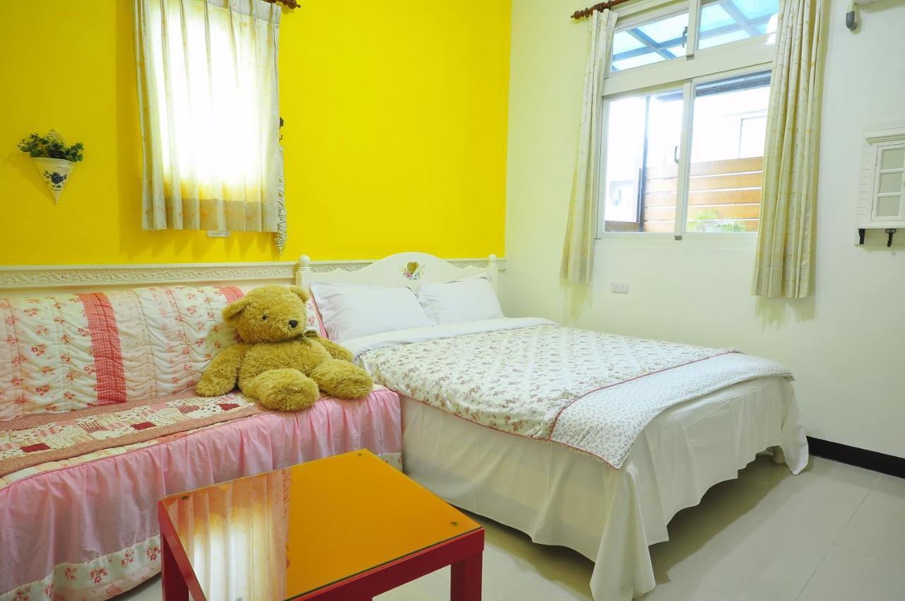 Happy Orange Homestay Yilan Exteriör bild