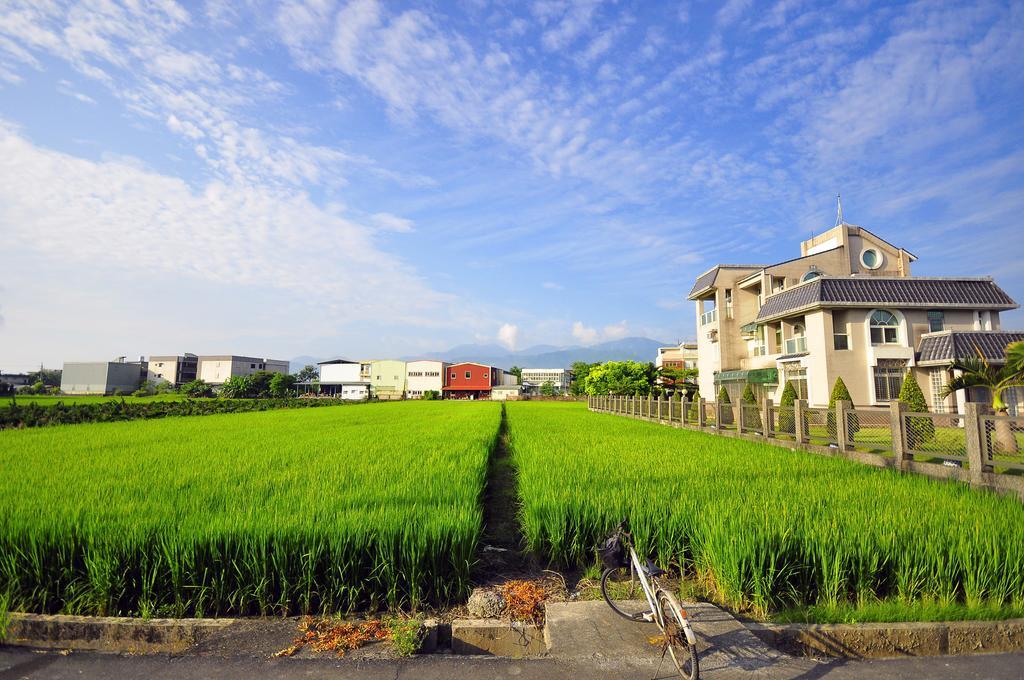 Happy Orange Homestay Yilan Exteriör bild