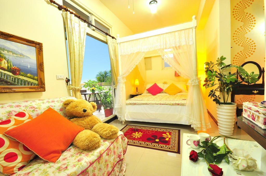 Happy Orange Homestay Yilan Exteriör bild