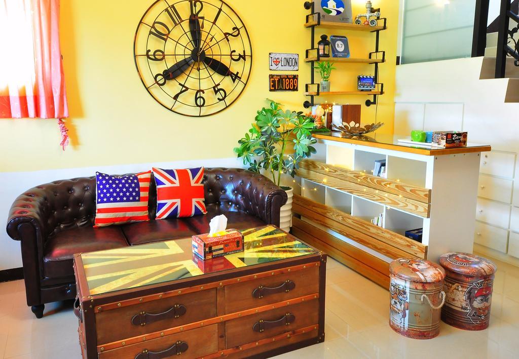 Happy Orange Homestay Yilan Exteriör bild