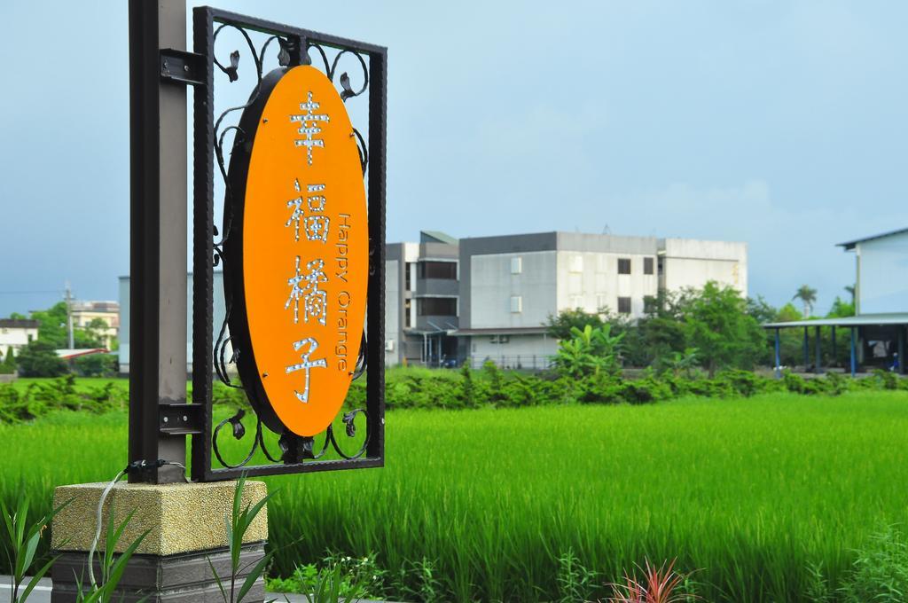Happy Orange Homestay Yilan Exteriör bild