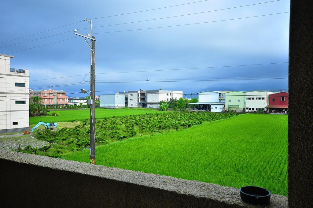 Happy Orange Homestay Yilan Exteriör bild