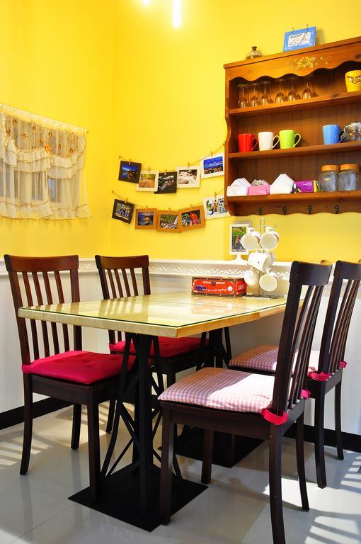 Happy Orange Homestay Yilan Exteriör bild