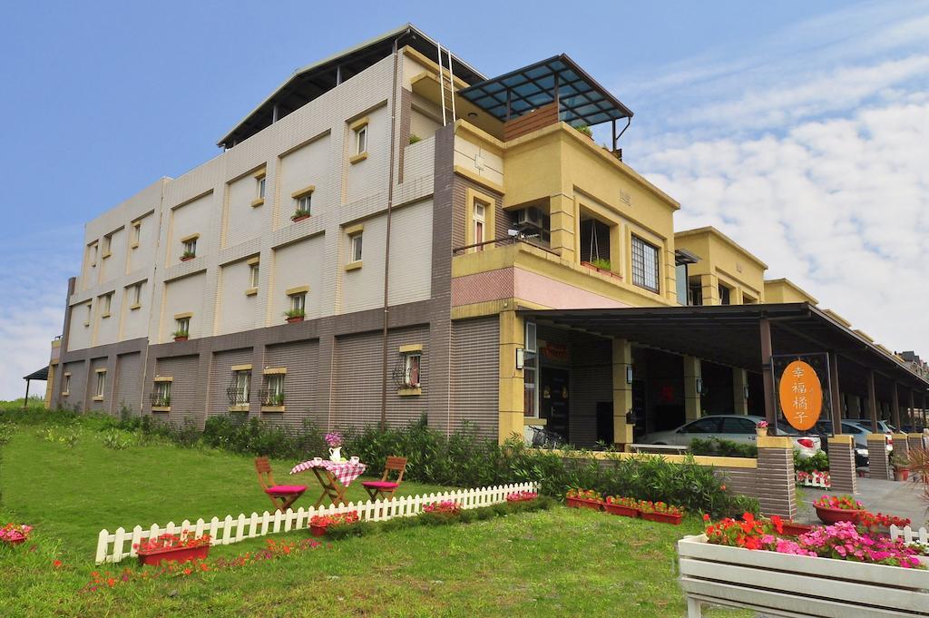 Happy Orange Homestay Yilan Exteriör bild