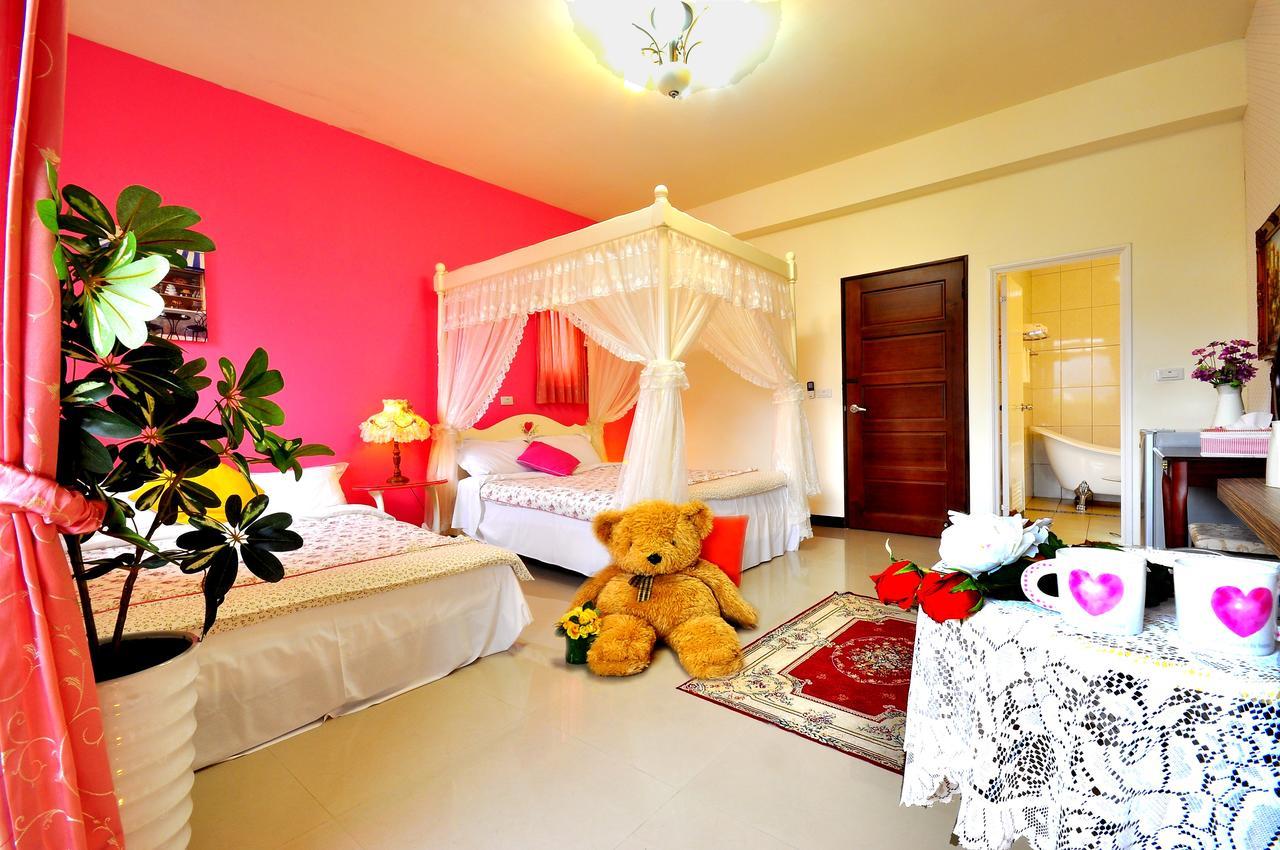 Happy Orange Homestay Yilan Exteriör bild