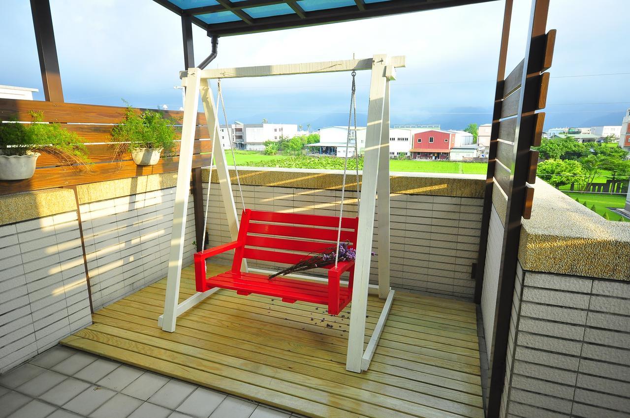 Happy Orange Homestay Yilan Exteriör bild
