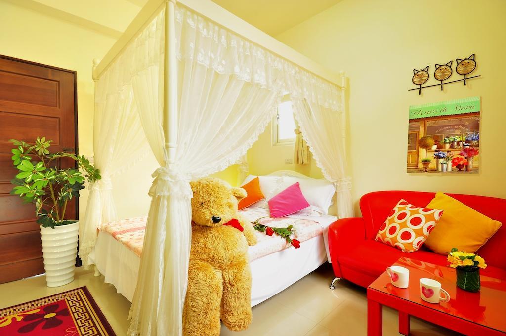 Happy Orange Homestay Yilan Exteriör bild
